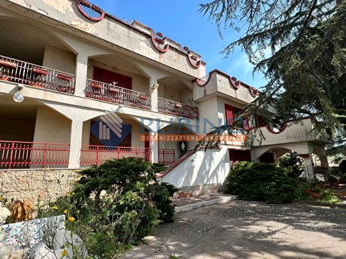 Appartamento trilocale in vendita in Via II Capirro Snc, Trani