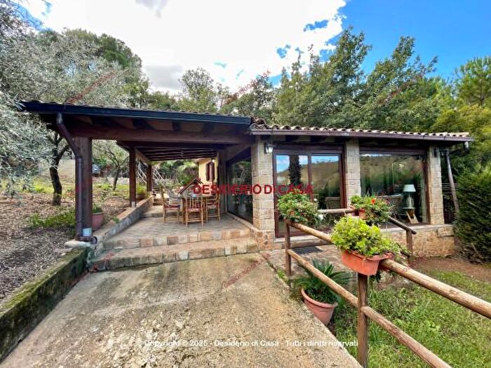 Casa quadrilocale in vendita in Contrada Rapputi, Gratteri