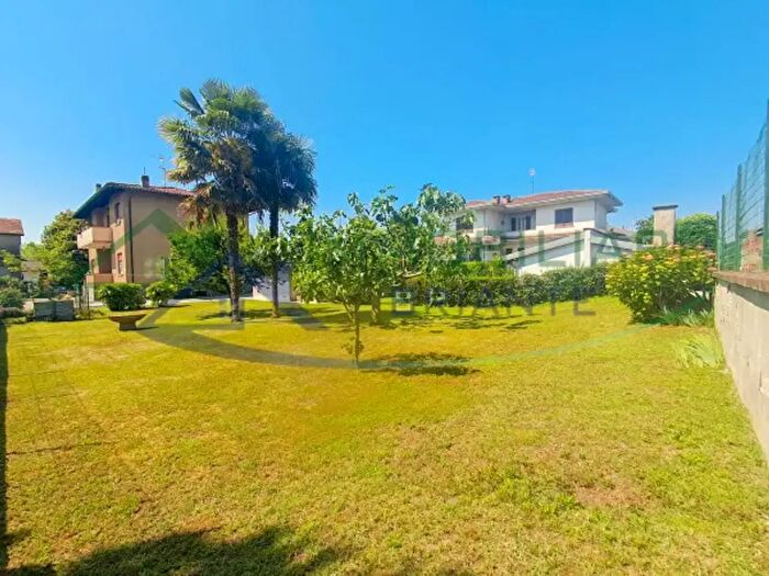 Casa con 6 locali in vendita in Vicolo Alpi, Pombia