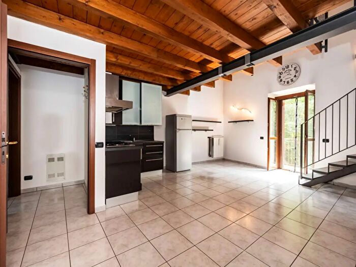 Appartamento bilocale in vendita in Via Pascoli, Varese