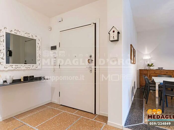 Appartamento con 5 locali in vendita in AdZe Viale Carlo Sigonio, Modena