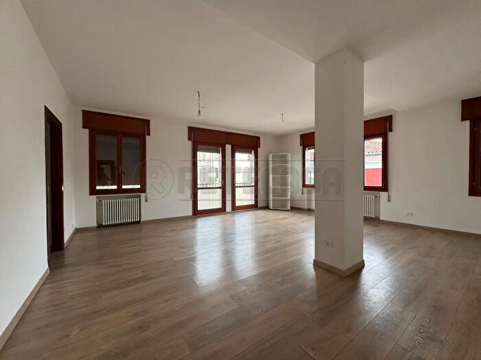 Appartamento con 5 locali in affitto in Bassano Del Grappa