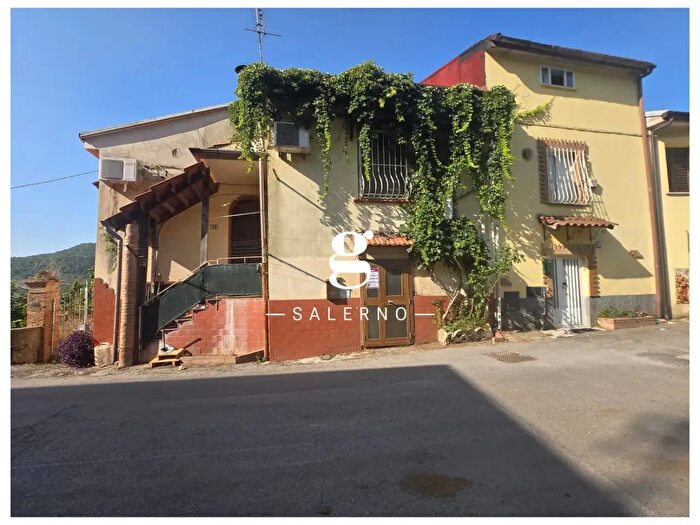 Appartamento trilocale in vendita in Via Rufoli, Salerno