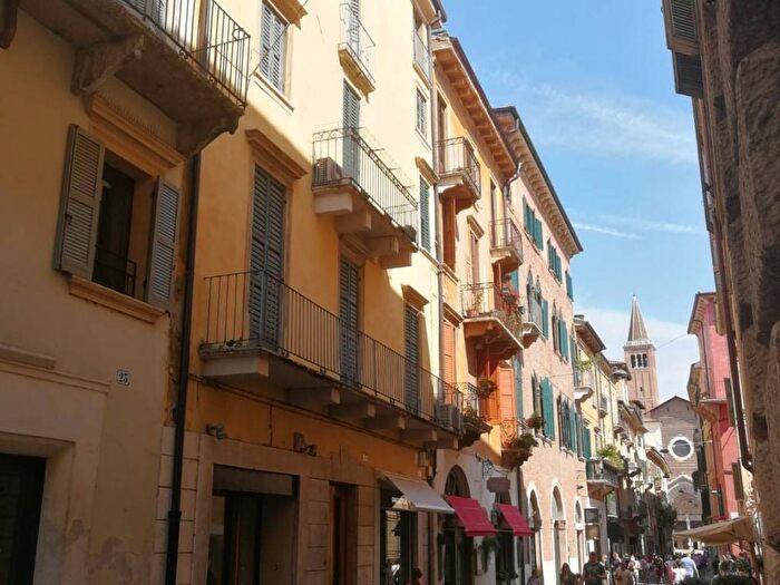 Appartamento bilocale in affitto in Corso SantAnastasia, Centro Storico, Verona