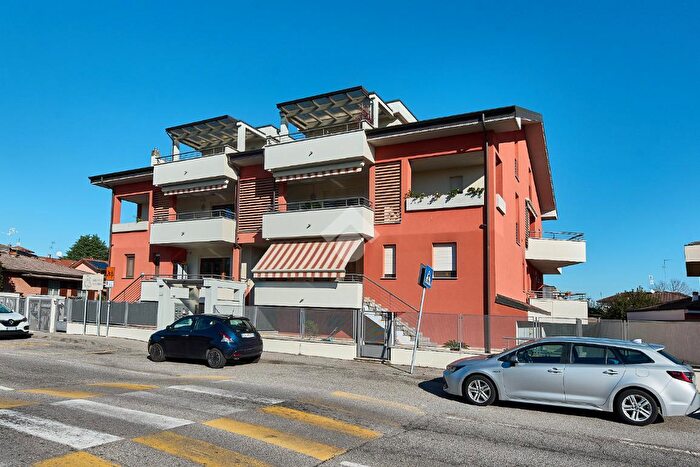 Appartamento trilocale in vendita in Via Dante, Zelo Buon Persico