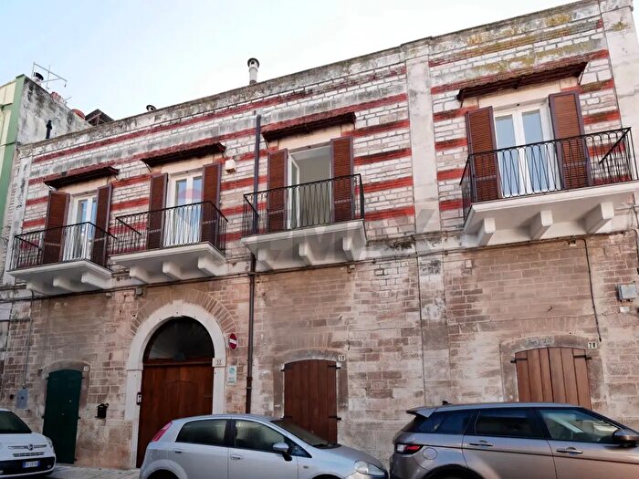 Casa con 6 locali in vendita in Via Ugo Foscolo, Terlizzi