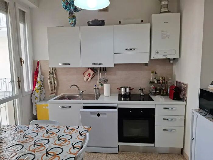 Appartamento con 5 locali in affitto in Pisa