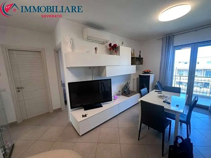 Appartamento trilocale in vendita in Davoli