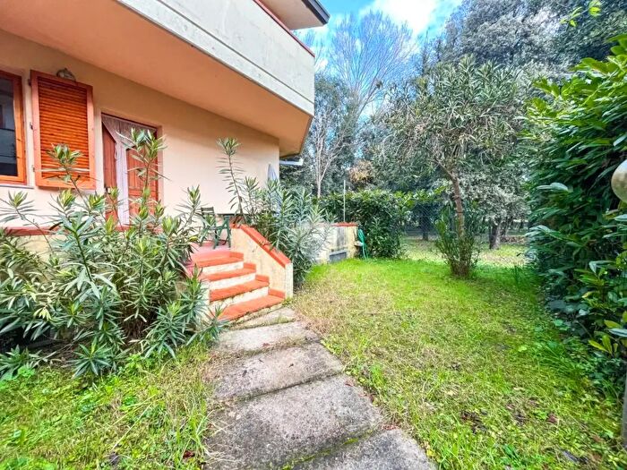 Appartamento quadrilocale in vendita in Via Firenze, Massa