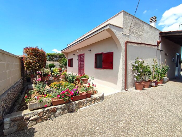 Casa quadrilocale in vendita in Zona Tre Pietre, Galatone