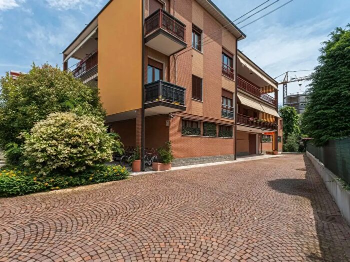 Appartamento quadrilocale in vendita in Via Alba, Modena