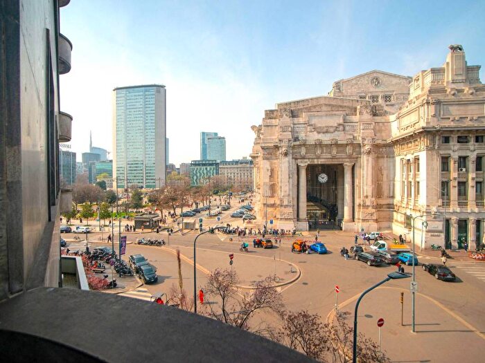 Appartamento bilocale in affitto in Piazza Luigi di Savoia, Centrale, Milano