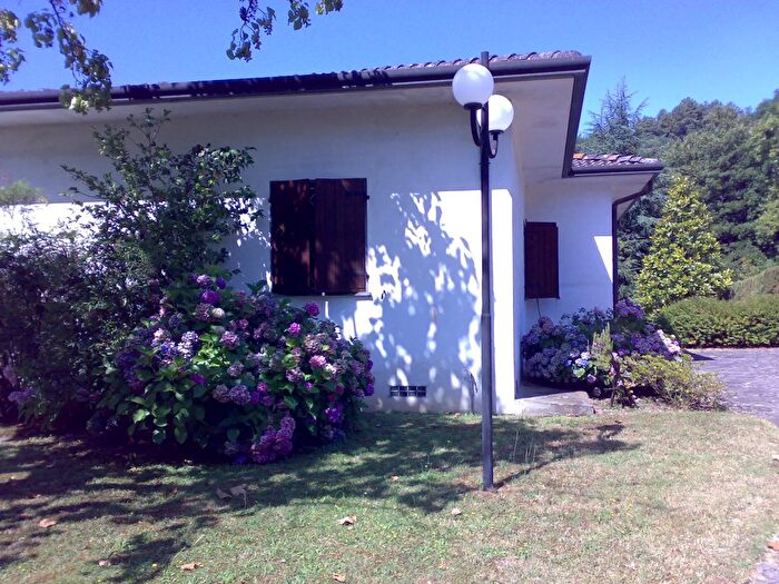 Casa quadrilocale in vendita in Camaiore