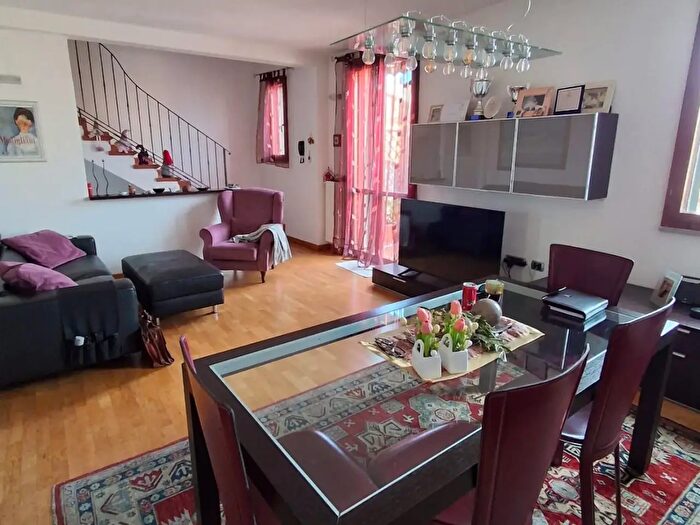 Casa con 5 locali in vendita in Livorno