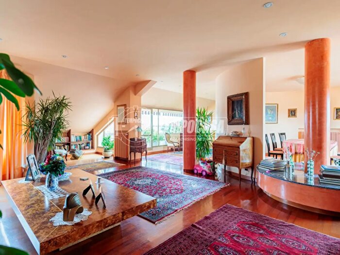 Appartamento con 5 locali in vendita in Via Antonio Bizzozero, Parma