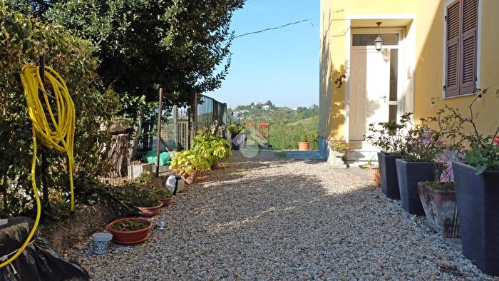 Appartamento trilocale in vendita in Via Regina Margherita, Bosio