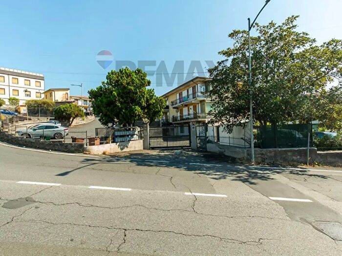 Appartamento con 5 locali in vendita in Sant'Agata Li Battiati