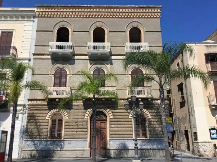 Appartamento con 6 locali in vendita in Lungomare Giuseppe Garibaldi, Milazzo