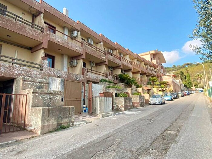 Appartamento con 5 locali in affitto in Via Gaetano Corsini Condominio SIcem, Curcuraci, Messina
