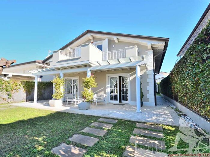 Casa con 6 locali in affitto in Pietrasanta