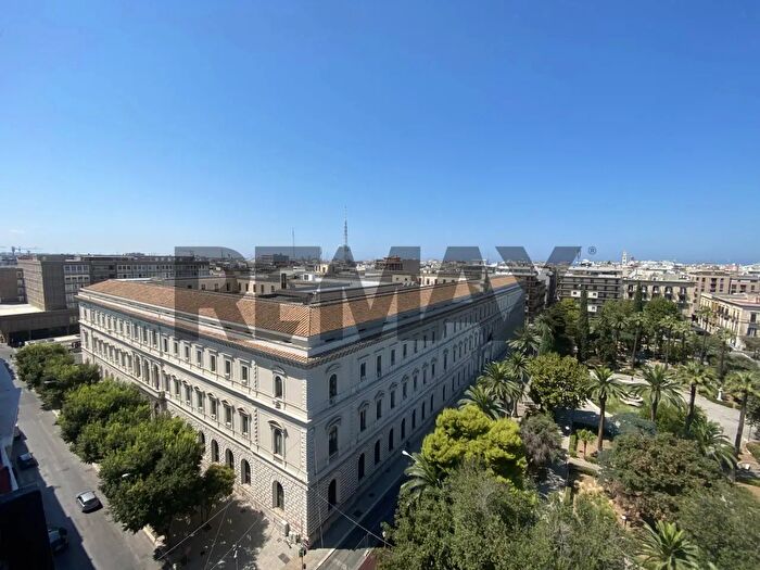 Appartamento trilocale in vendita in Piazza Umberto, Bari