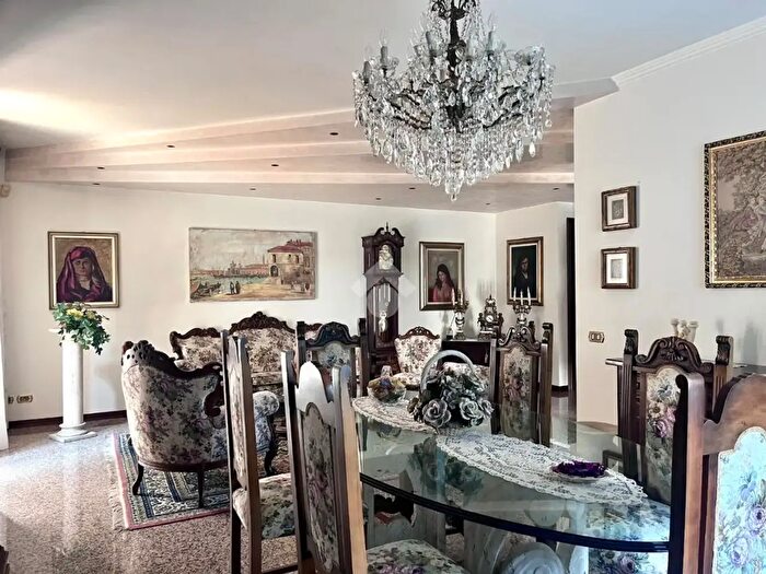 Casa quadrilocale in vendita in Via Magellano, Seriate