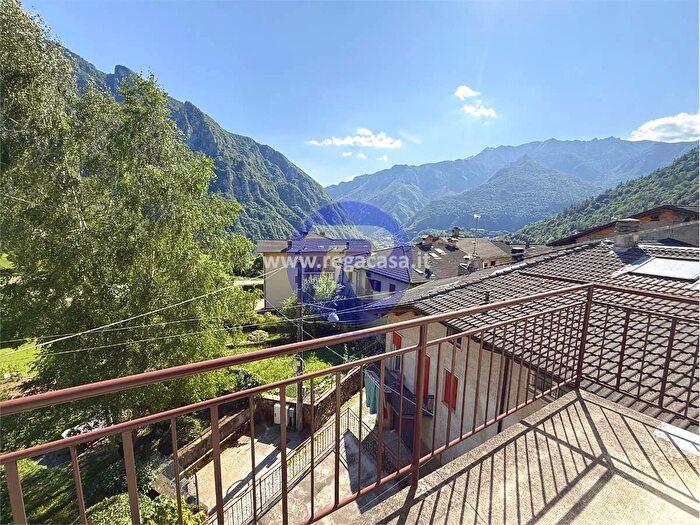 Casa con 12 locali in vendita in Via Guglielmo Marconi Valnegra Bg, Valnegra