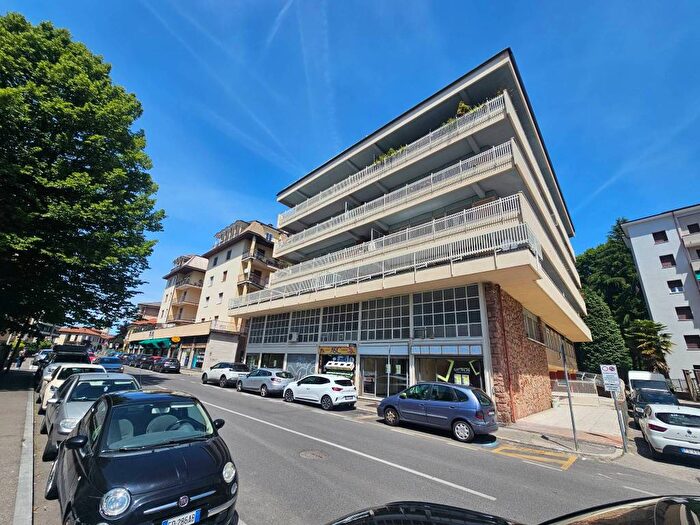 Appartamento bilocale in affitto in Via Francesco Crispi, Brunella, Varese
