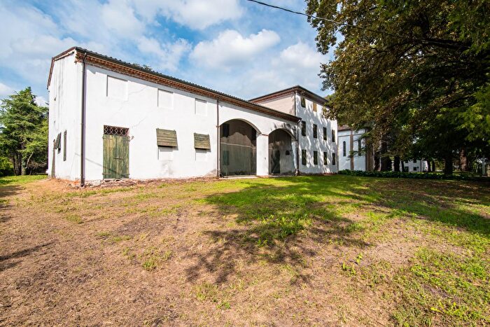 Casa con 6 locali in vendita in Via Lobia, San Giorgio In Bosco