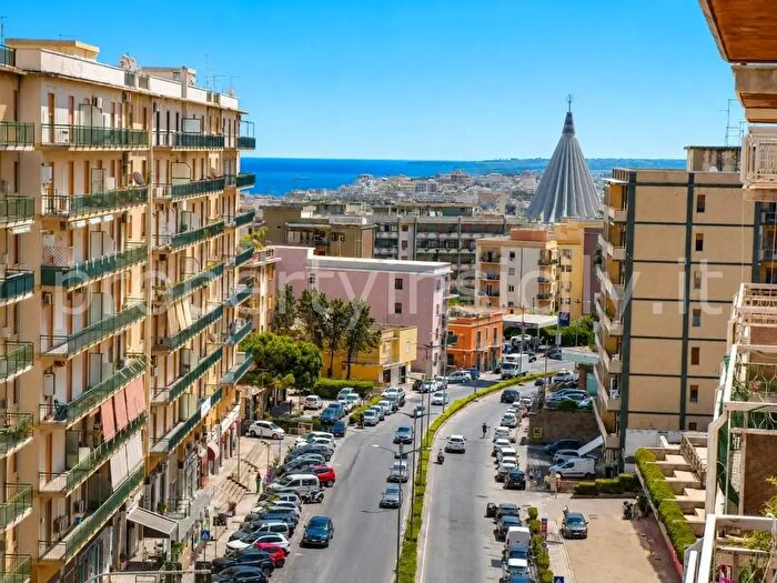 Appartamento con 8 locali in vendita in Viale Santa Panagia, Siracusa