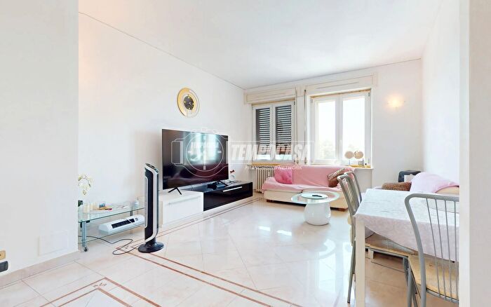 Appartamento trilocale in vendita in Via dei Mulini, Mantova