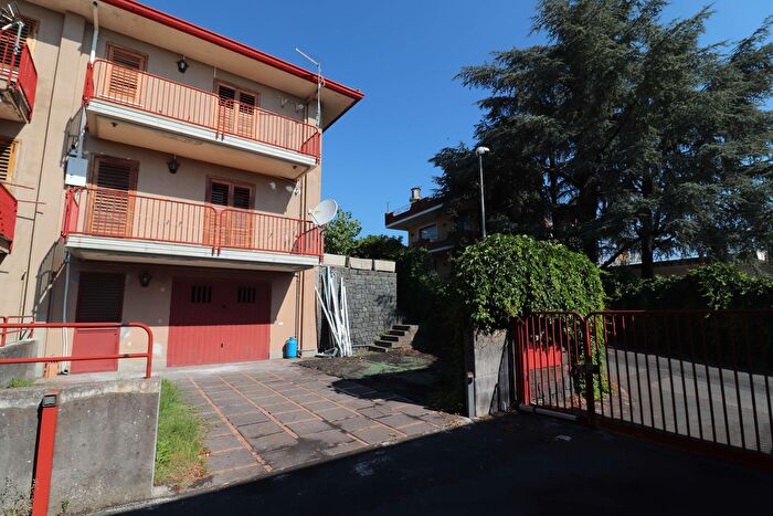 Casa con 5 locali in vendita in Via Manzoni f, Zafferana Etnea
