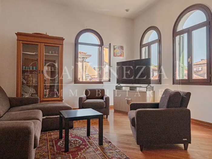 Appartamento trilocale in vendita in Via Dardanelli, Venezia