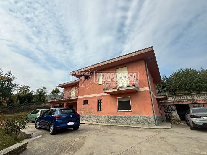 Casa con 8 locali in vendita in Costigliole D'Asti