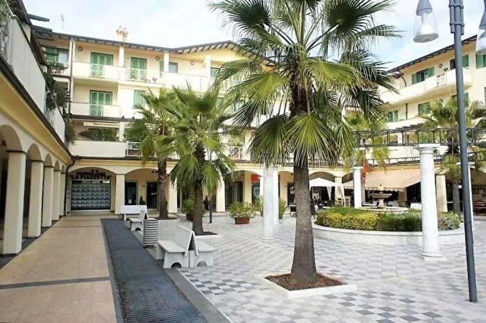 Appartamento trilocale in affitto in Massa