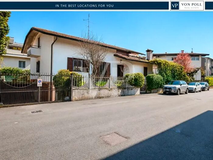 Casa con 6 locali in vendita in Via Battaglione Aosta, Vicenza