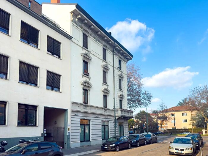 Appartamento trilocale in vendita in Via Gradisca, Milano