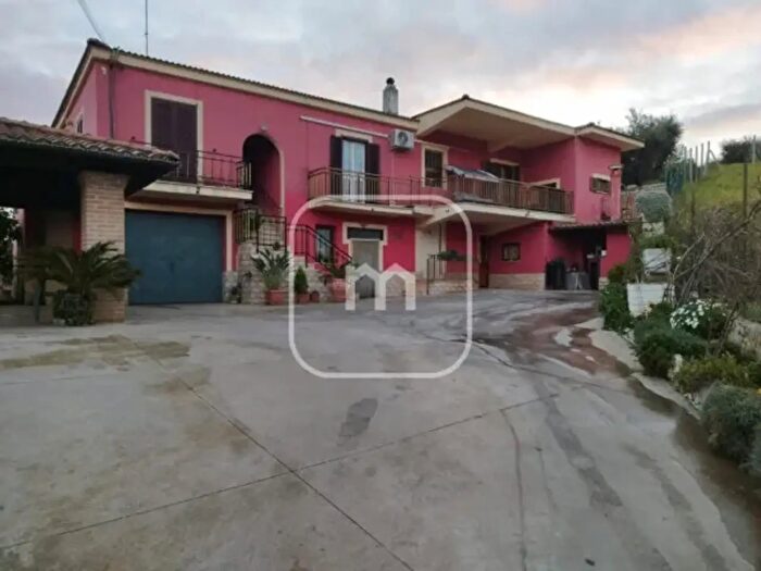 Casa con 6 locali in vendita in Contrada Colle Pero, Cori