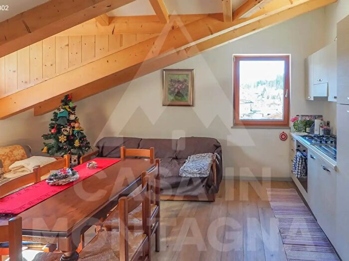 Appartamento quadrilocale in vendita in Piazza Cioch, Soraga