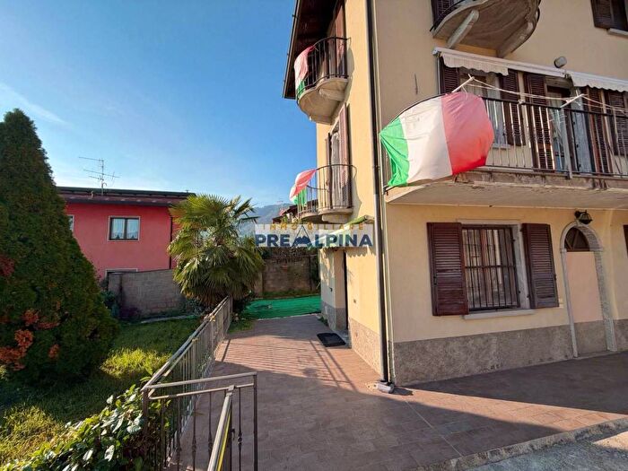 Casa quadrilocale in vendita in Via Trento, Casnigo