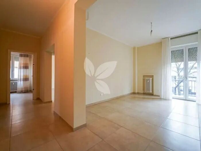 Appartamento trilocale in vendita in Viale Antonio Fratti, Parma