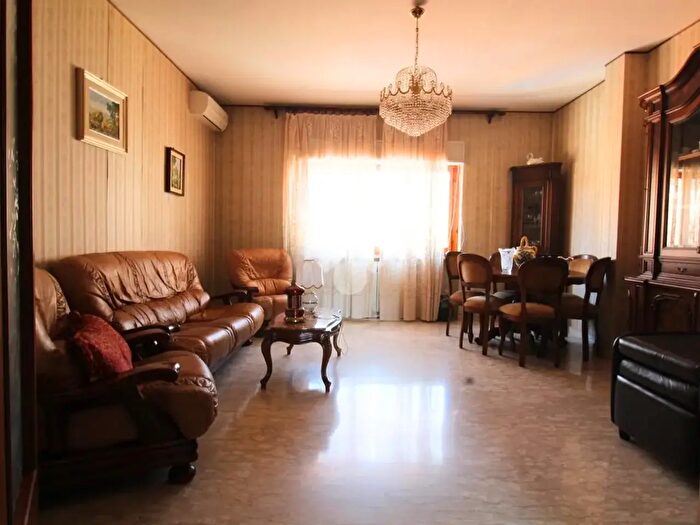 Appartamento quadrilocale in vendita in Via Tirso, Teramo