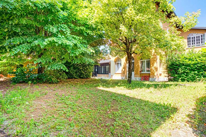 Casa con 12 locali in vendita in Via Cavallotti, Vergiate