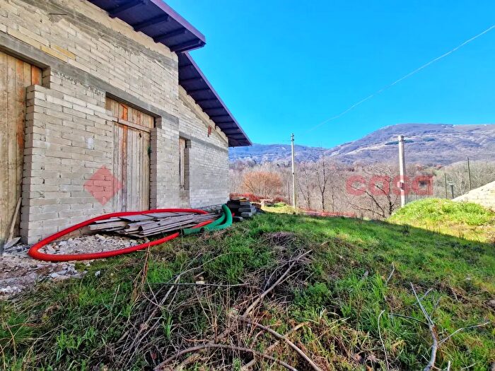 Casa quadrilocale in vendita in Via Colle Monacesco, Tornimparte