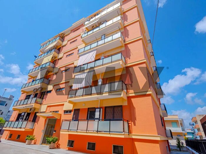 Appartamento con 5 locali in vendita in Via Enrico De Nicola, Triggiano