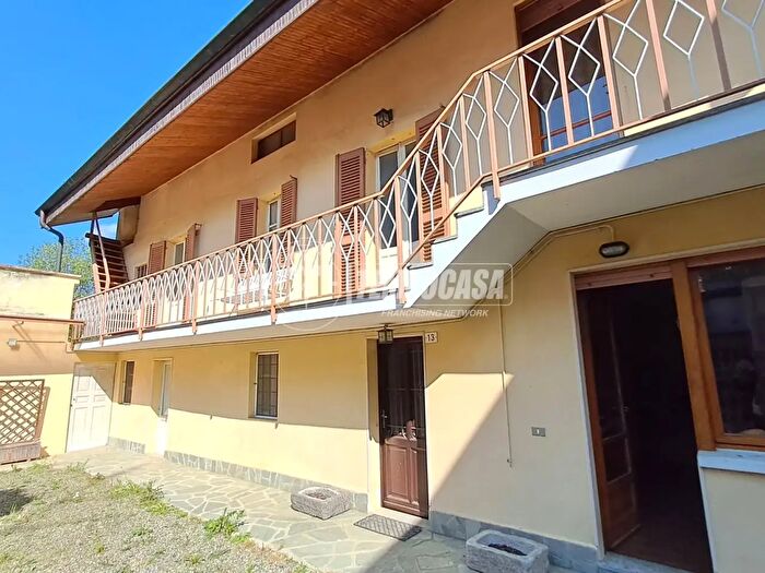 Casa con 10 locali in vendita in Via Camilla Lampo, Camburzano