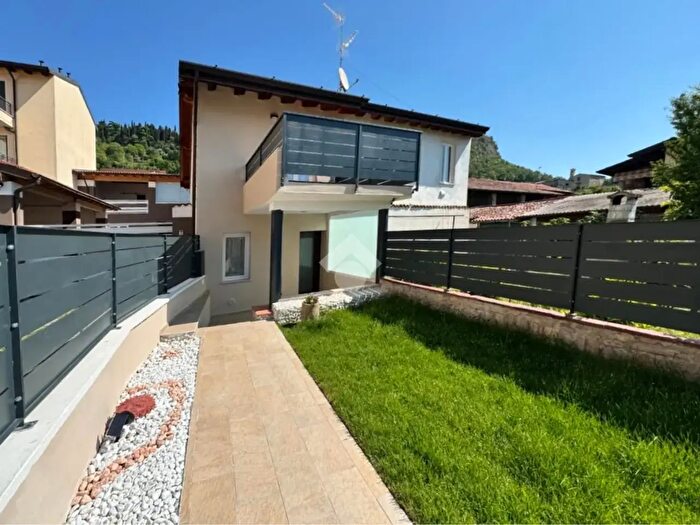 Casa quadrilocale in vendita in Via Tito Speri, Provaglio D'Iseo