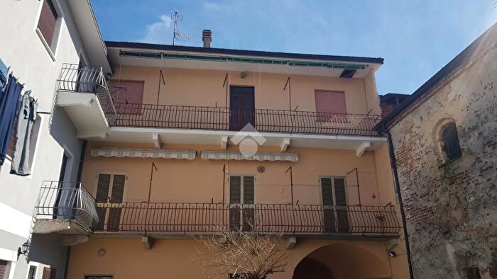 Casa con 6 locali in vendita in Via Giacomo Matteotti, Pombia