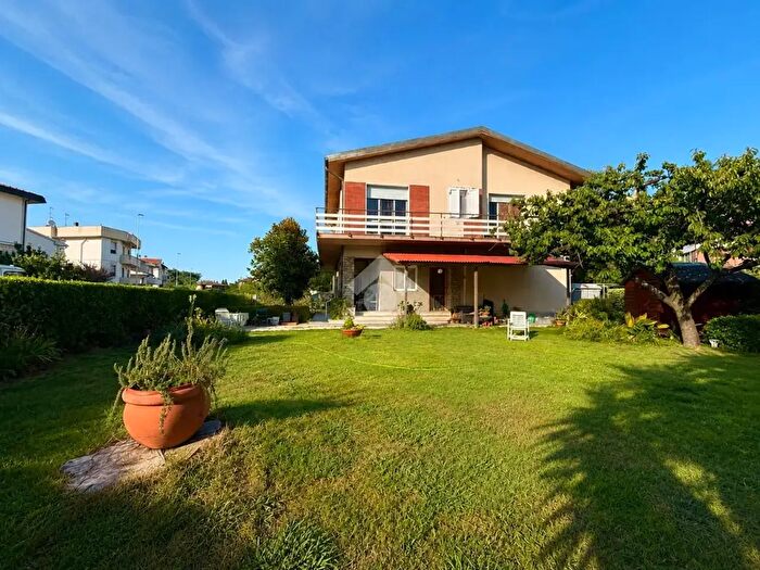 Casa con 6 locali in vendita in Via Modigliani, Collesalvetti