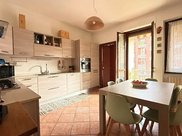 Appartamento trilocale in vendita in Via Osasco, Torino